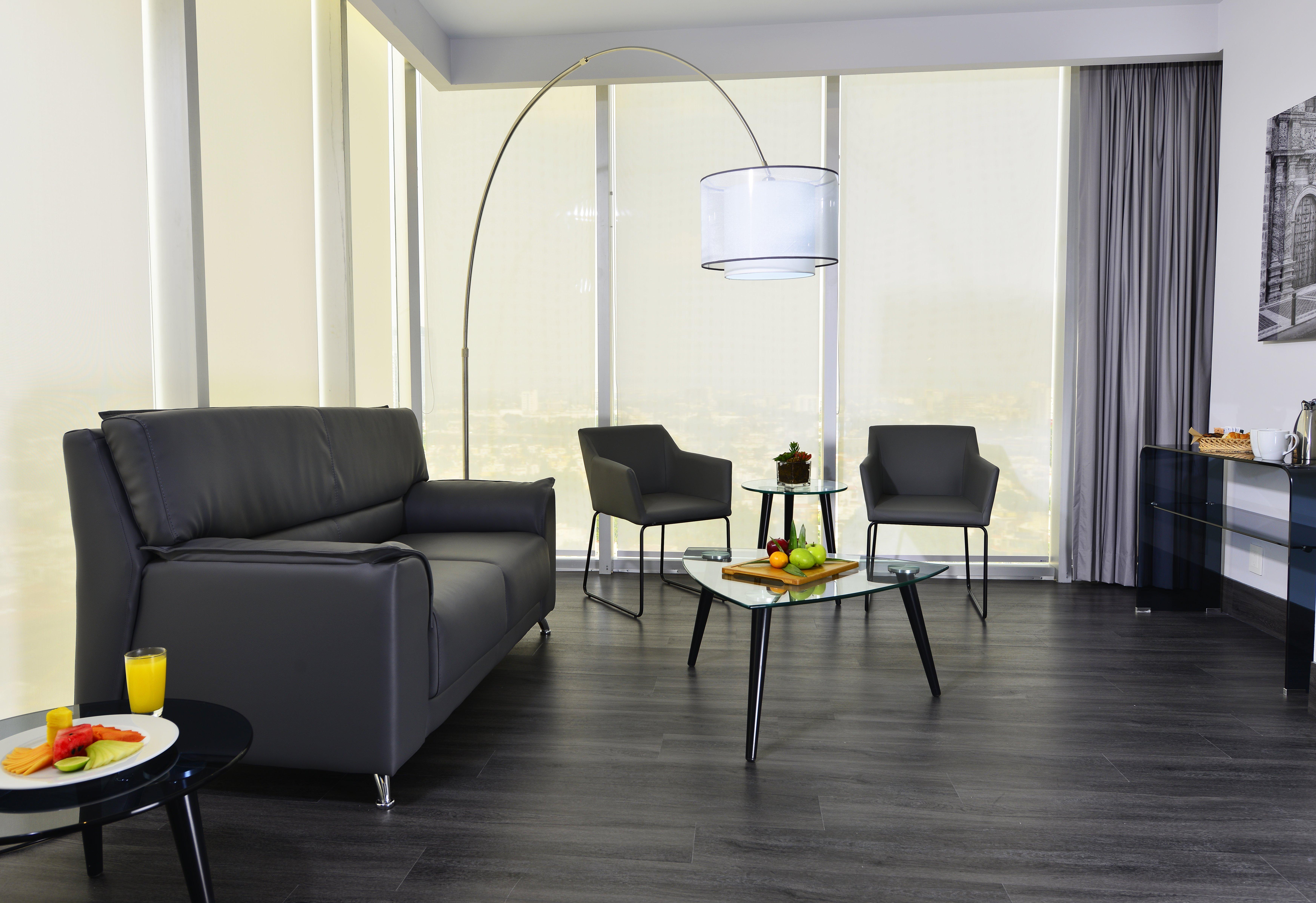 Baruk Guadalajara Hotel De Autor Buitenkant foto A living room with a floor lamp