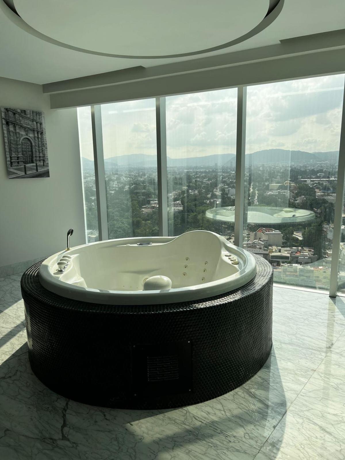 Baruk Guadalajara Hotel De Autor Buitenkant foto A whirlpool bathtub