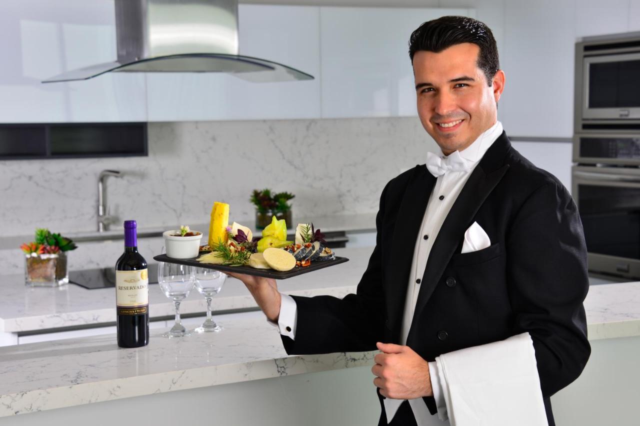 Baruk Guadalajara Hotel De Autor Buitenkant foto A butler in a modern kitchen